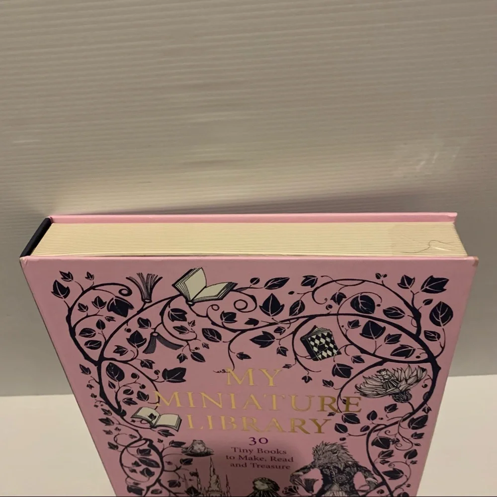 My Miniature Library - 30 Tiny Books, to Make, Read and Treasure. - Picture 9 of 16